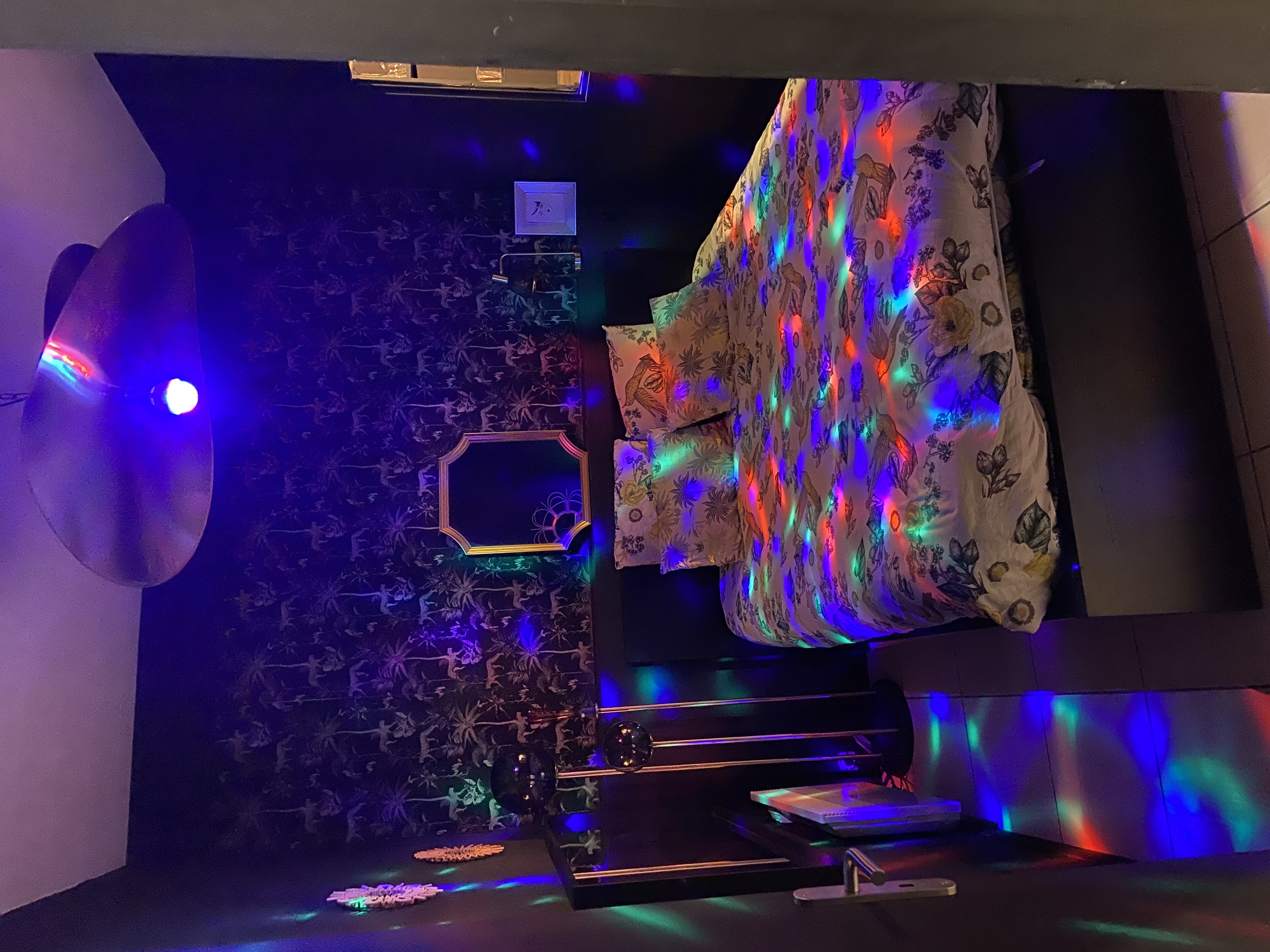 Chambre avec ambiance lumineuse